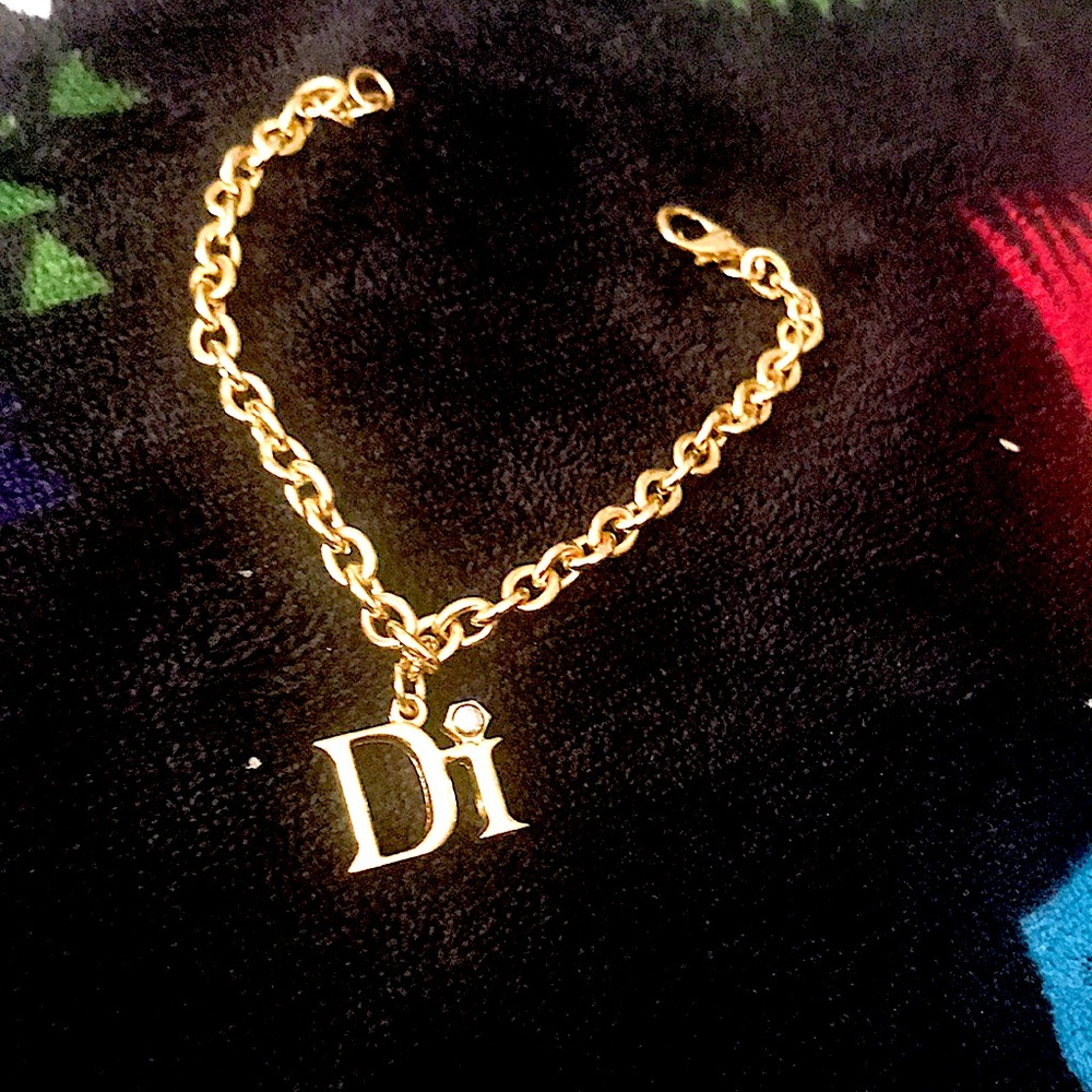 Gold Di bracelet with claw clasp